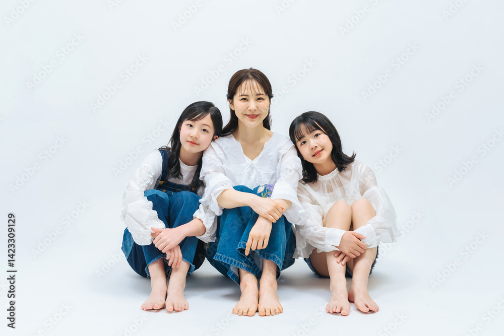 寄り添う母娘のポートレート