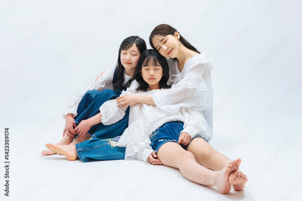 寄り添う母娘のポートレート 寄り添う母娘のポートレート