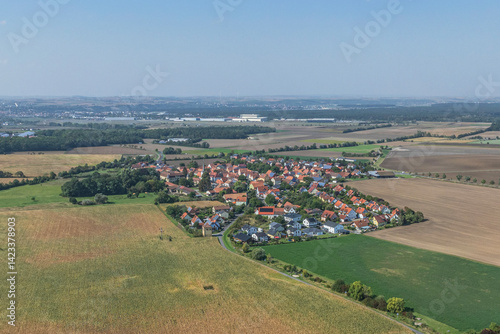 Obraz na płótnie Ausblick auf Fröhstockheim bei Rödelsee im unterfränkischen Kreis Kitzingen im Spätsommer w salonie