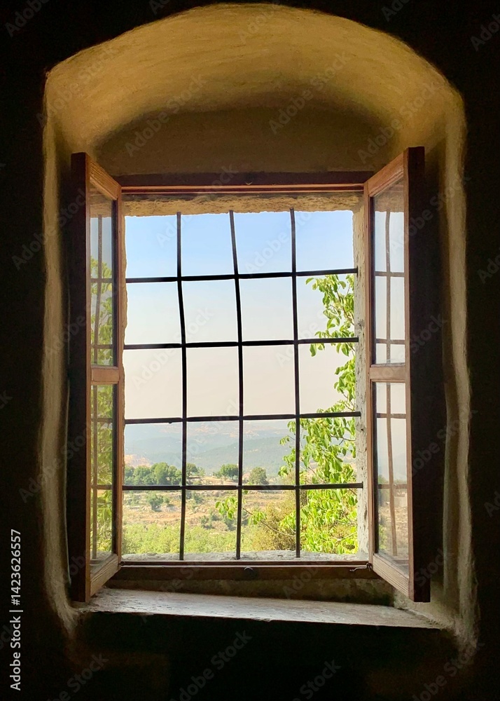 Fototapeta premium Window to the Mountains