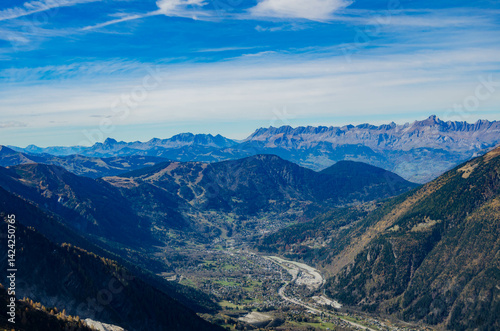 Bild auf Leinwand Vallée alpine spectaculaire vue panoramique