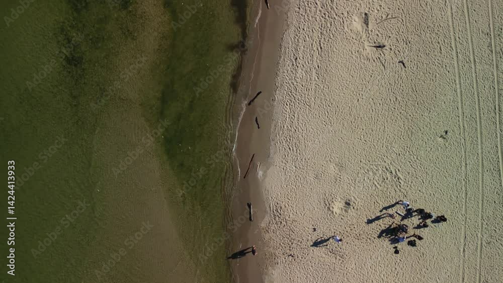 Mikoszewo - Polska piękne plaże i zmieniające się małe wysepki z piasku nagrane dronem
