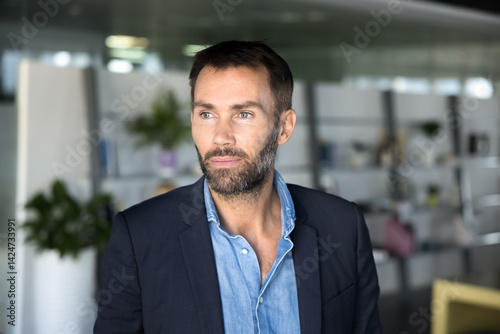 Φωτογραφία Mature European businessman dressed in suit looks aside thoughtfully, standing a
