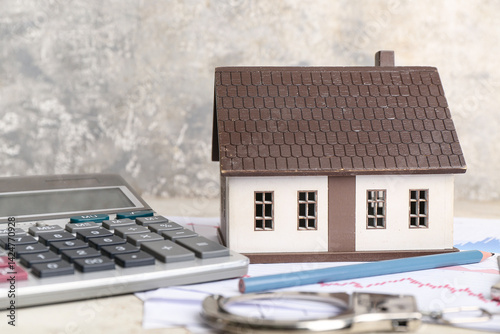 Calculator, model of house ...