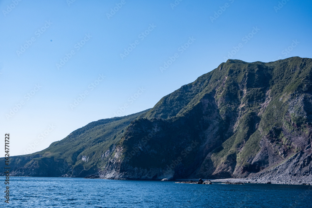海から見た口永良部島の山 海から見た口永良部島の山