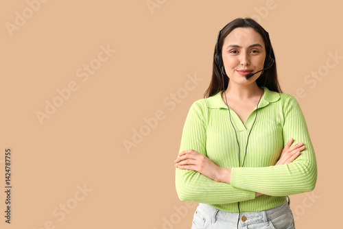 Female technical support ag...