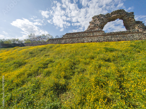 Obraz na płótnie Ruins of Roman fortifications in a town of Hisarya, Bulgaria w salonie