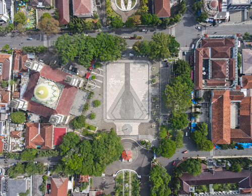 Obraz na płótnie Garut City Square seen from above, a public open space where the people of Garut gather and carry out social activities, nearby is the regent's office and the grand mosque. w salonie