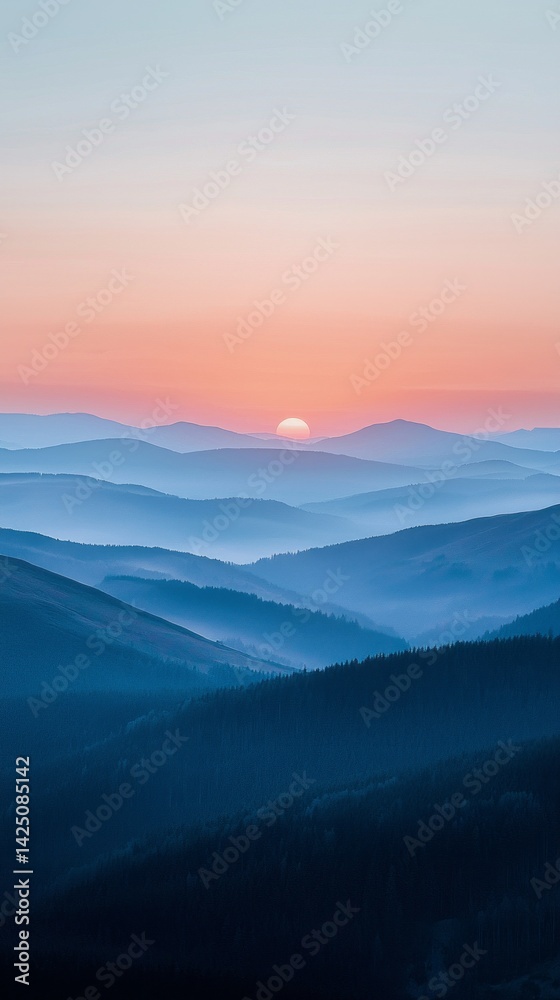 Fototapeta premium A beautiful mountain range with a sun setting in the background