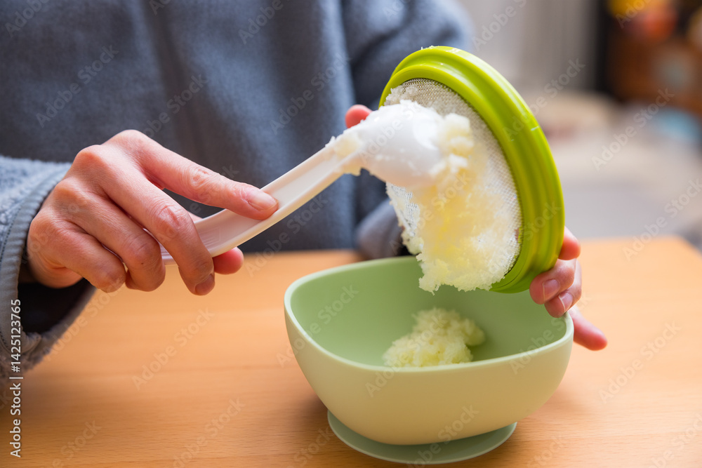 Fresh and Healthy Baby Food Mash with Grinder
