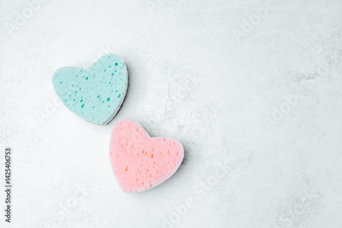 Obraz na płótnie Colorful heart-shaped sponges on a light textured background w salonie
