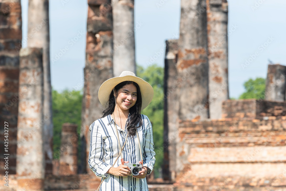 Obraz premium Traveler and woman tourist enjoy walking to see the historic park of Thailand exciting to explore the wonderful place of sightseeing.