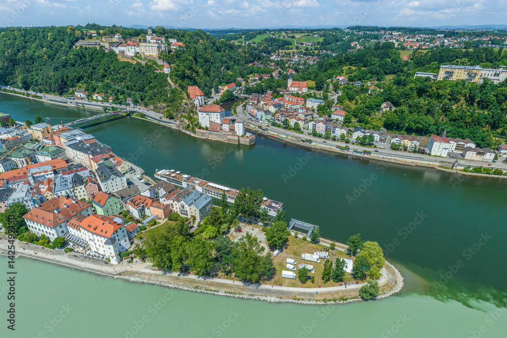 Ausblick aus der Vogelperspektive auf die Dreiflüssestadt Passau im östlichen Niederbayern