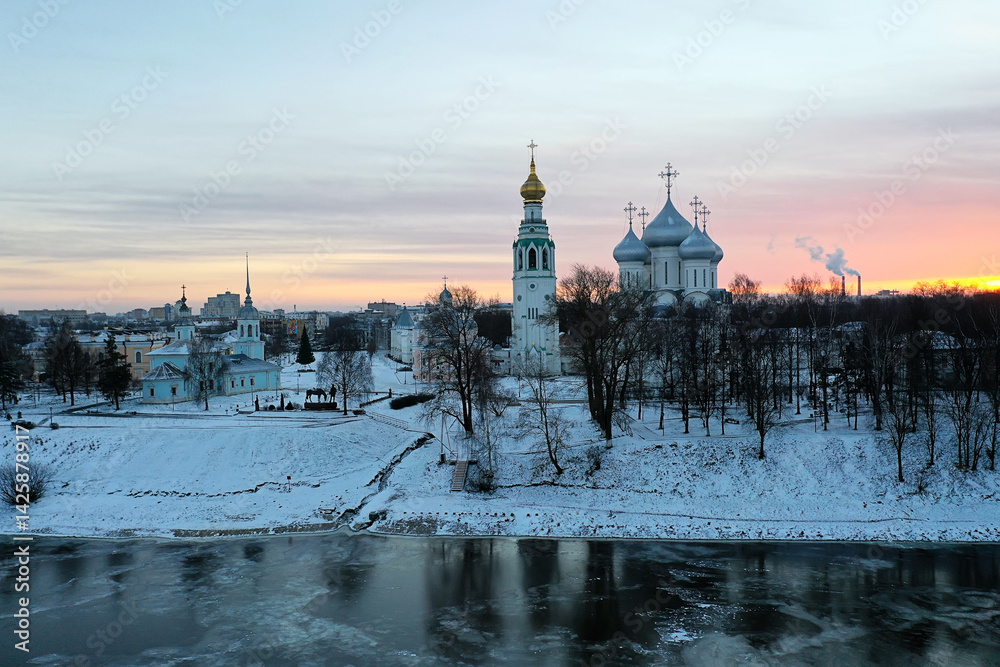 Obraz premium Vologda, the beginning of winter in November, drone view, historical city center, northern Russia