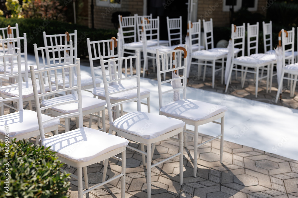Fototapeta premium White chairs for the wedding ceremony and wedding decoration.