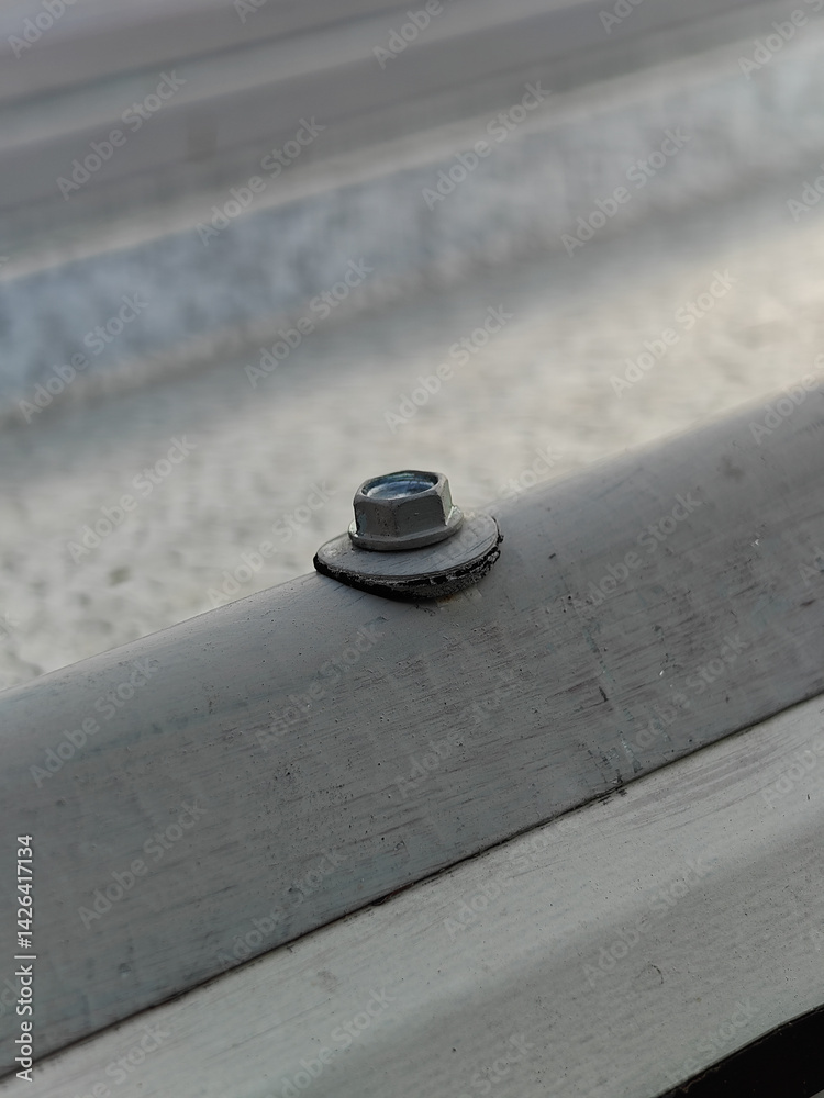 Screw with insulation on sheet metal.
