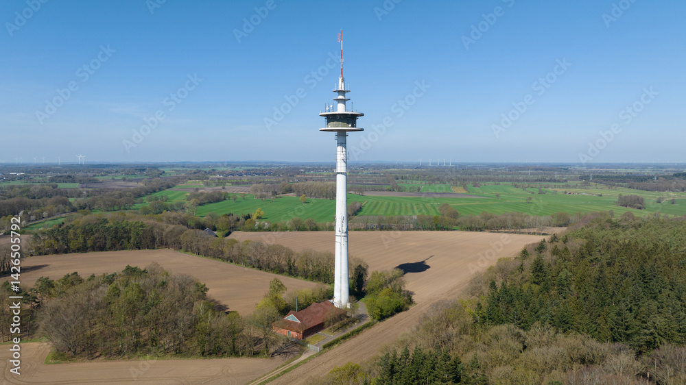 Obraz premium Funkubertragungsstelle Stade 1, Fernmeldeturm Stade, tv tower, telecommunications tower Stade, Germany. Aerial view.