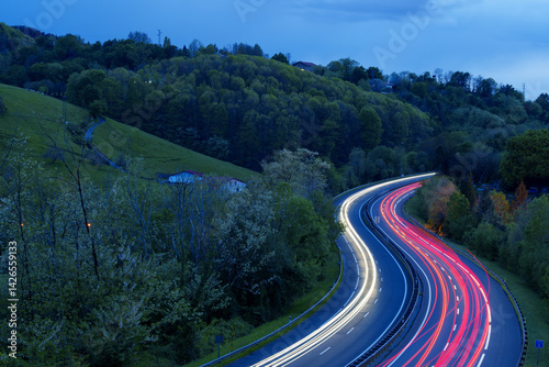 Under the soft darkness of the night, the lights of the cars shone on the road, illuminating the way like beacons guiding travelers on the AP-8 in the Basque Country.
