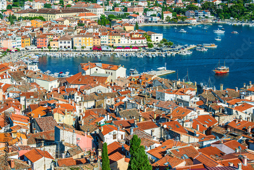 Obraz na płótnie Aerial view over the harbor in the city of Rovinje in Croatia. w salonie