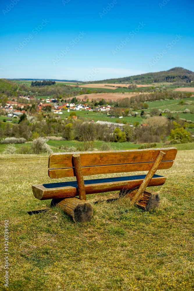 Frühlingshafter Spaziergang an einem herrlichen Sonnentag in der Thüringer Rhön bei Hümpfershausen - Thüringen - Deutschland