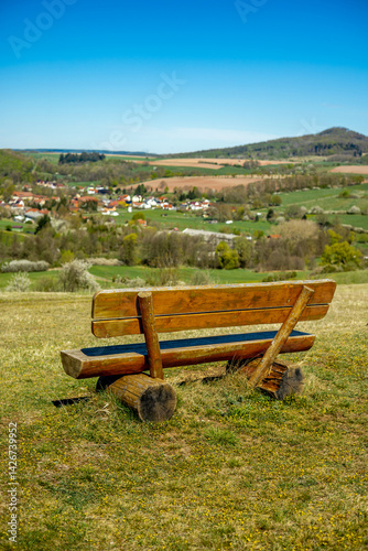 Obraz na płótnie Frühlingshafter Spaziergang an einem herrlichen Sonnentag in der Thüringer Rhön bei Hümpfershausen - Thüringen - Deutschland w salonie