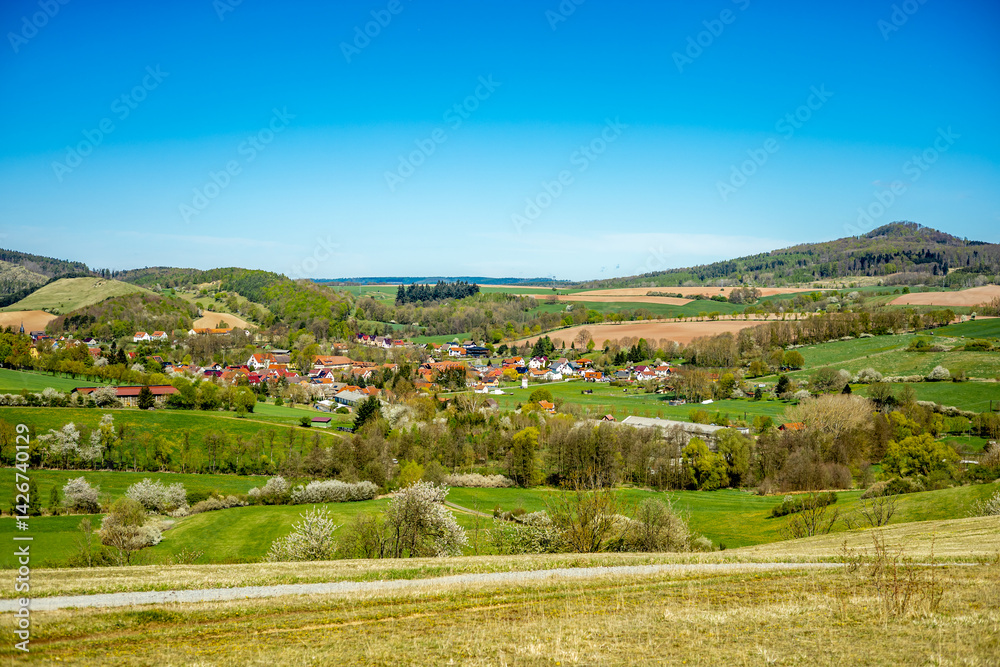 Frühlingshafter Spaziergang an einem herrlichen Sonnentag in der Thüringer Rhön bei Hümpfershausen - Thüringen - Deutschland