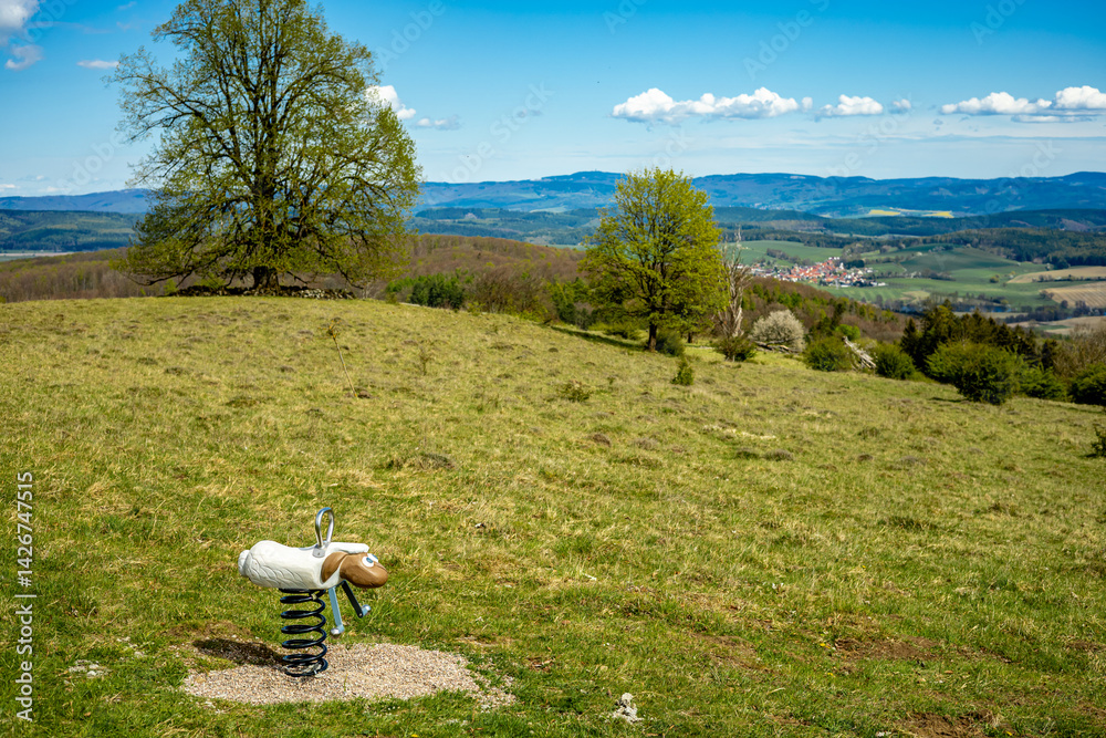 Frühlingshafter Spaziergang an einem herrlichen Sonnentag in der Thüringer Rhön bei Hümpfershausen - Thüringen - Deutschland