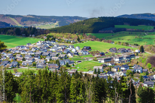 Obraz na płótnie Scenic rural village with green spring hills w salonie