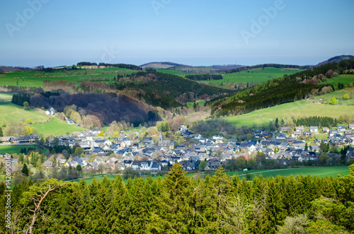 Obraz na płótnie Traditional German village in scenic green hills w salonie