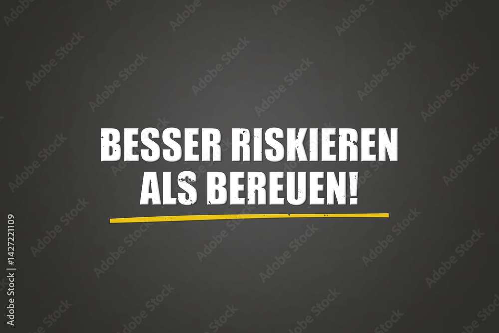 Obraz premium Besser riskieren als bereuen (Better to risk than regret) - A blackboard with white text.