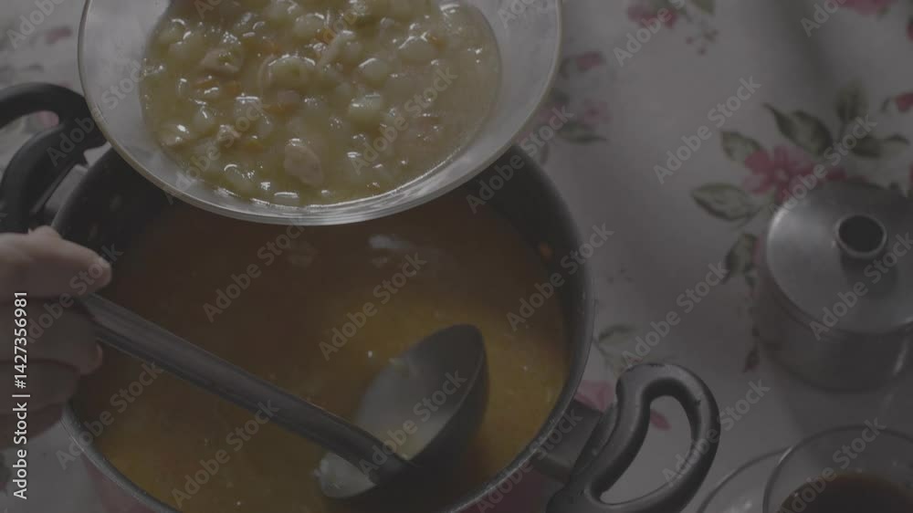 Servindo Sopa
