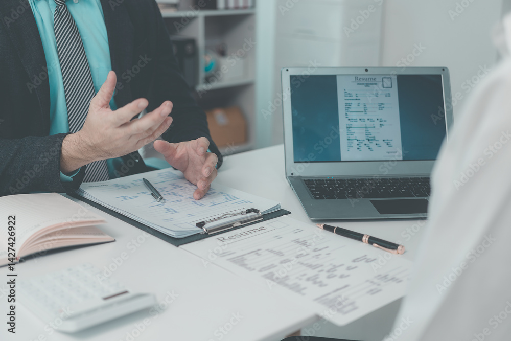 Apply for jobs, contracts and employment in business Send resumes to recruiters to review the profile of the job application before filling out the resume in the job application form to apply for a jo