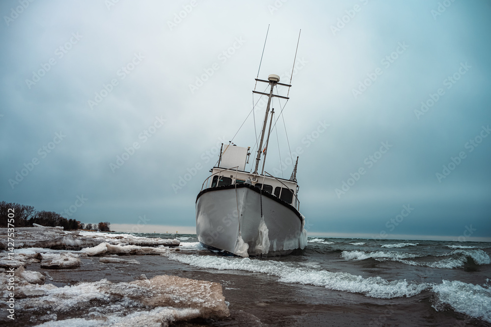 Obraz premium old ship in the lake