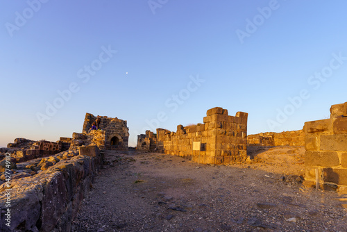 Obraz na płótnie Sunrise view of the crusader Belvoir Fortress w salonie