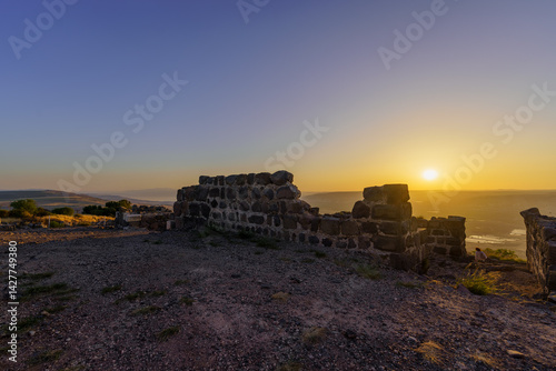 Obraz na płótnie Sunrise view of the crusader Belvoir Fortress w salonie