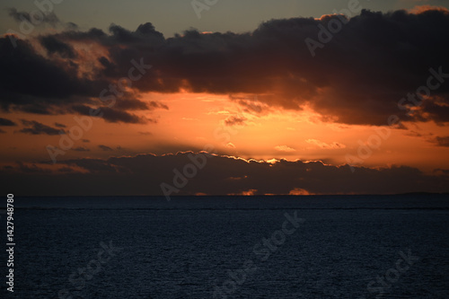 Magnifique couché de soleil en Polynésie à Tahiti sous les tropiques