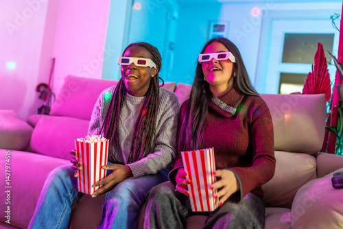 Obraz na płótnie Two teenagers watching 3d movie with popcorn and 3d glasses w salonie