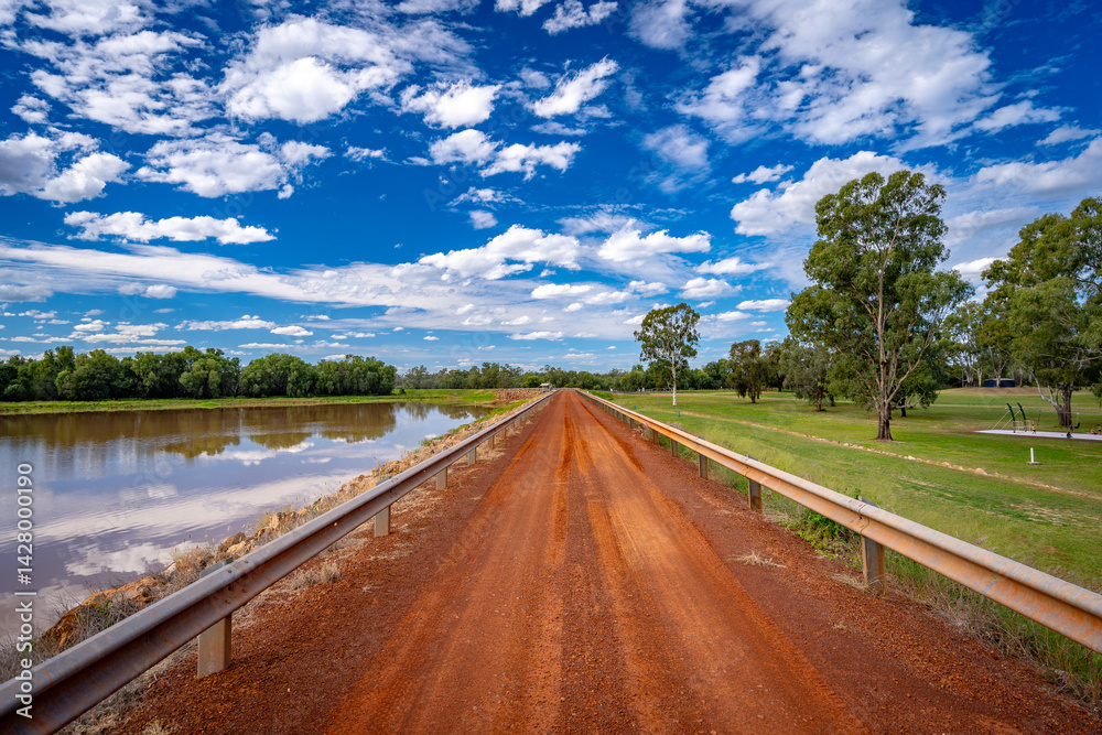 Naklejka premium St George, QLD, Australia - Road along the Beardmore dam