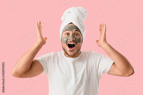 Handsome young shocked man ...