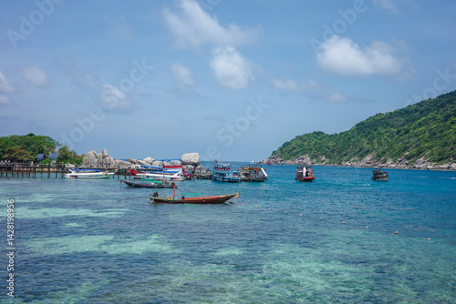Fototapeta Naklejka Na Ścianę i Meble -  A lot of local boats are waiting for tourists by the harbor in Koh Nang Yuan - Koh Tao. The famous summer vacation destination in Thailand. A paradise on earth with turquoise ocean and clear blue sky