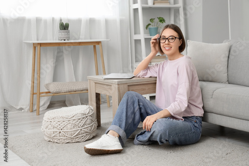 Young woman in eyeglasses w...