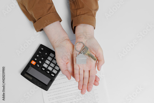 Obraz na płótnie Keys and calculator on a table with documents during a property purchasing process w salonie
