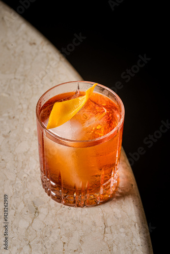 Cuadro en lienzo Negroni Cocktail Amber Liquid Ice Cubes and Orange Twist