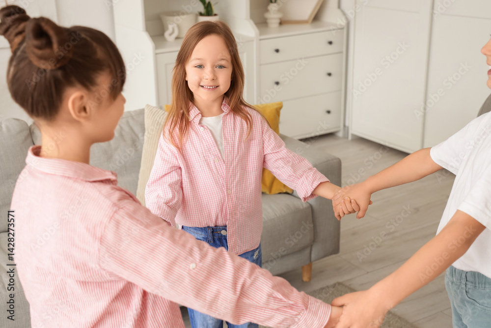 Fototapeta premium Cute little friends dancing at home