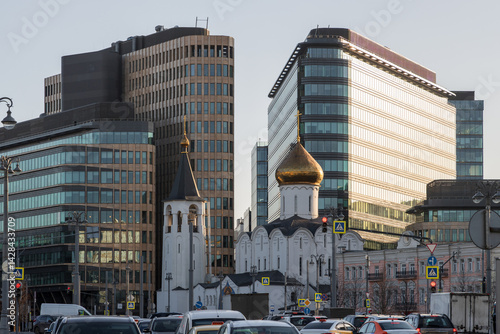 Obraz na płótnie Cityscape with a church against the backdrop of modern office buildings. Traditional and modern architecture in a big city. Contrast of old and new. Moscow, Russia. w salonie