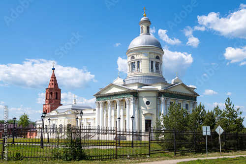 Obraz na płótnie View of the ancient Cathedral of St. Nicholas the Wonderworker (1810-1850) on a sunny May day. Yepifan, Tula region, Russia w salonie