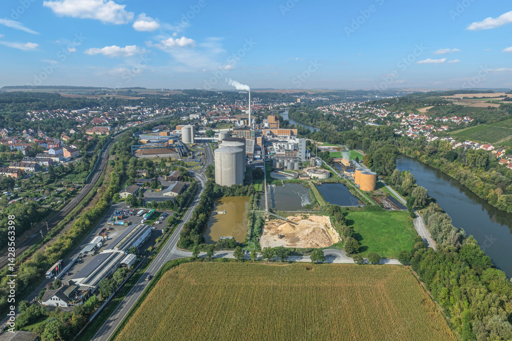 Das Maintal bei Frickenhausen im unterfränkischen Kreis Würzburg aus der Vogelperspektive