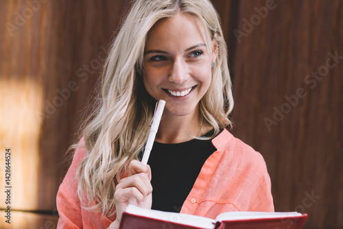 Obraz na płótnie Cheerful young businesswoman with notebook in cafe w salonie