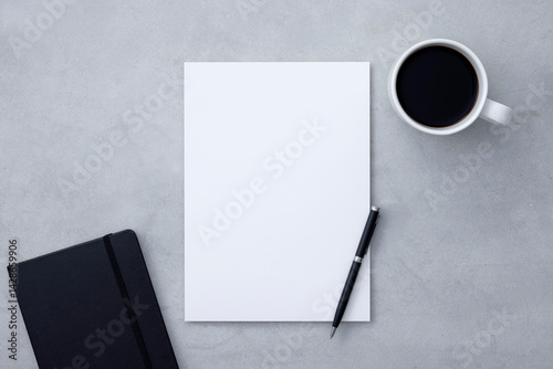 白い無地の紙のビジネスイメージ　A flat lay image of a blank white sheet of paper.