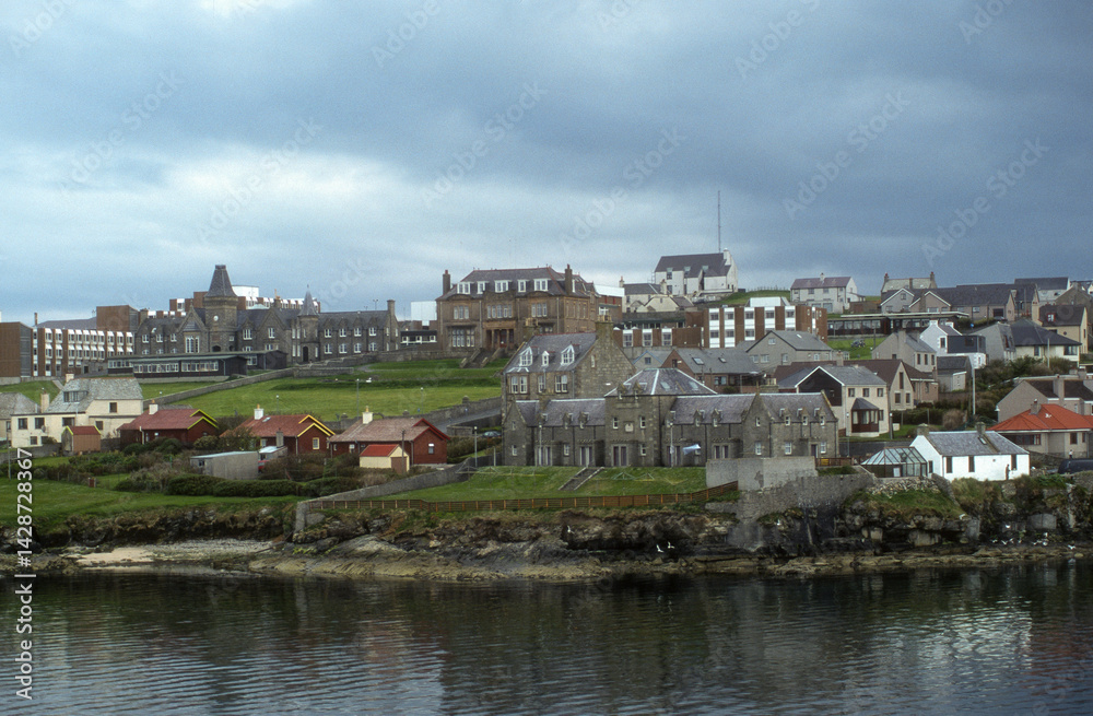Fototapeta premium ville, port, Lerwick, Iles Shetland, Ecosse, Grande Bretagne